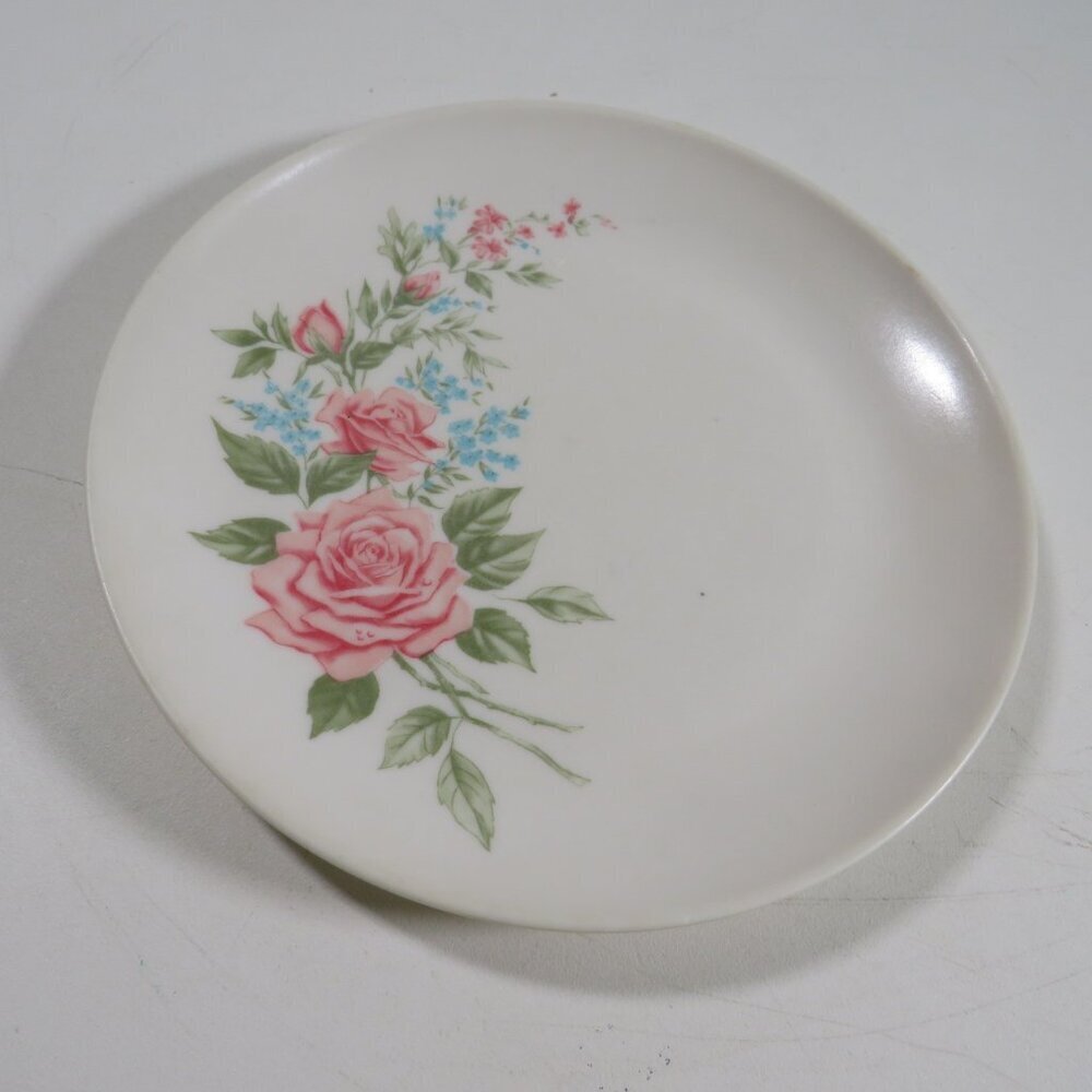 White (1) Melmac Plate with Pink Roses and Blue Flowers